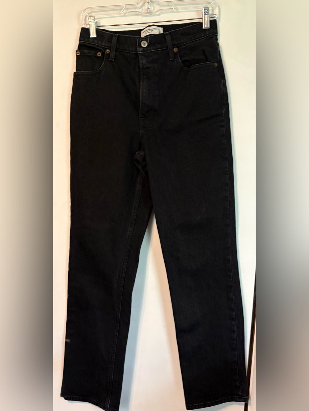 Abercrombie & Fitch. Women’s Ultra High Rise 90s Straight Jean-black. Size 4 s